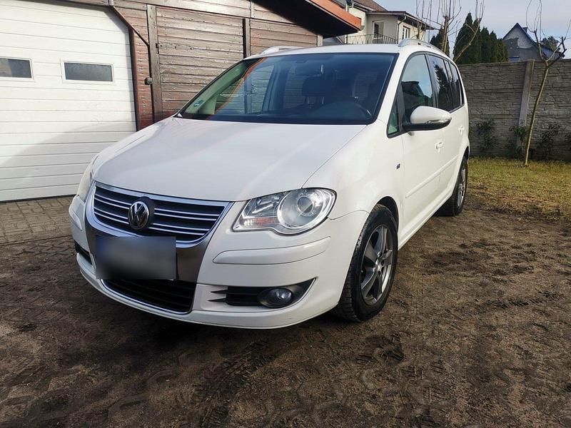 Gebraucht VW Touran 140 PS (102 kW) 2010 Weiß Van / Kleinbus