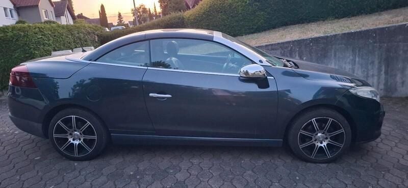Grau Gebraucht 2010 Renault Mégane Cabriolet Cabrio | 7.500 € (Fairer Preis) - Bild 1/4