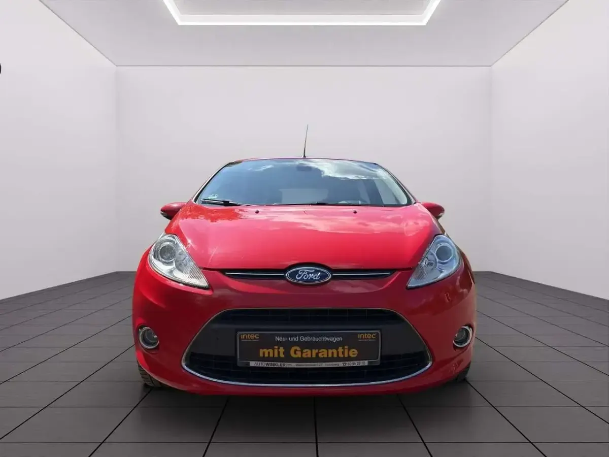Gebraucht Ford Fiesta Titanium 120 PS (88 kW) 2011 Rot Limousine