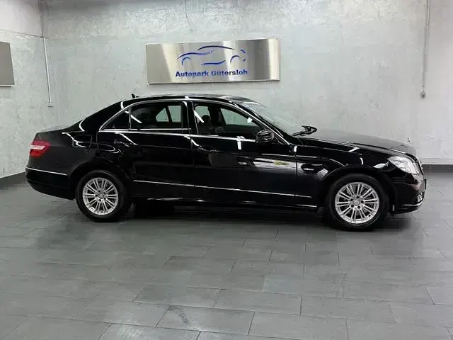 Gebraucht Mercedes E300 231 PS (169 kW) 2011 Schwarz Limousine