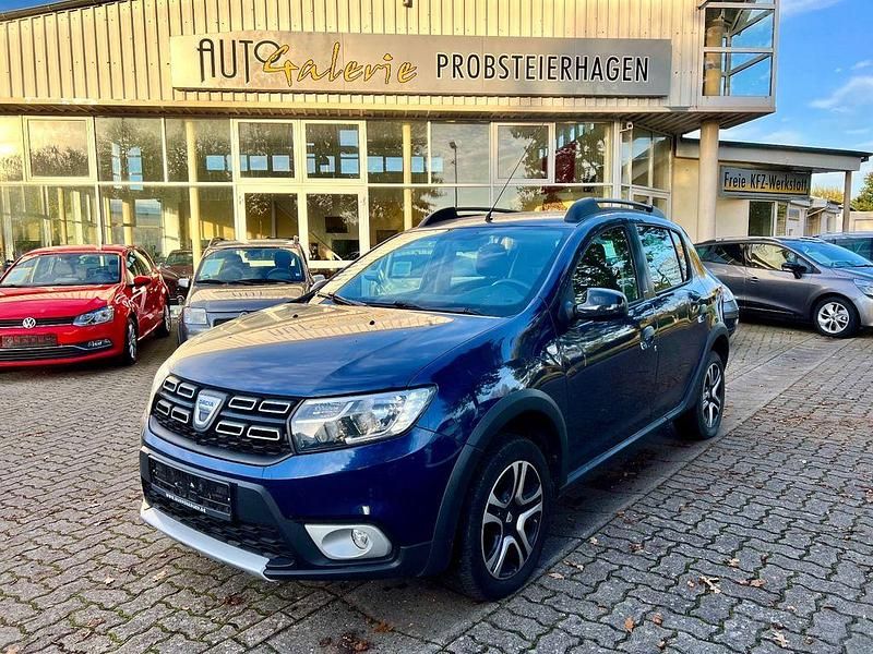 Blau Gebraucht 2018 Dacia Sandero Stepway Kleinwagen | 10.990 € (Fairer Preis) - Bild 1/4