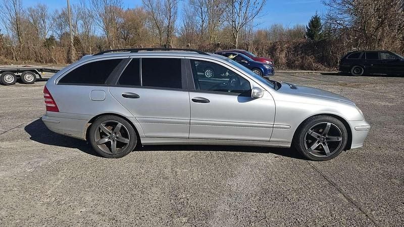 Gebraucht Mercedes C220 150 PS (110 kW) 2005 Brillantsilber  metalliclack Kombi