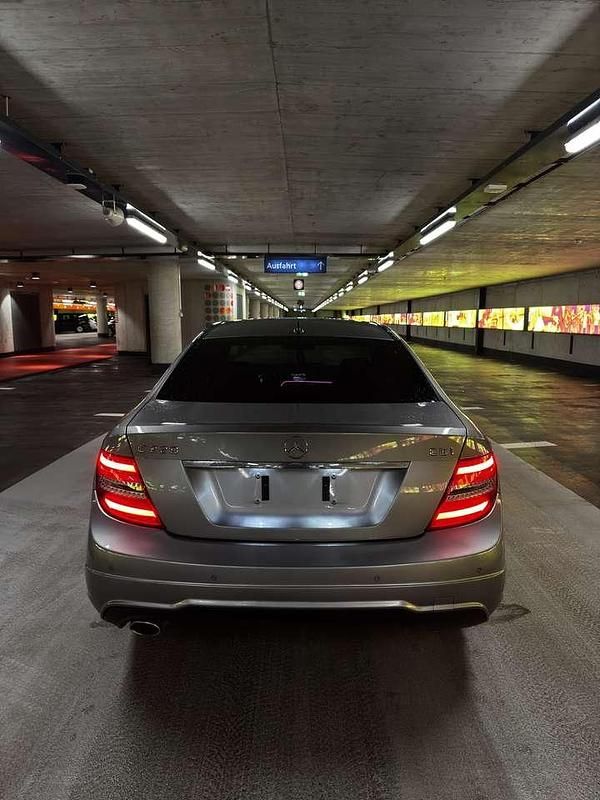 Gebraucht Mercedes C220 Edition 1 170 PS (125 kW) 2011 Silber Coupé