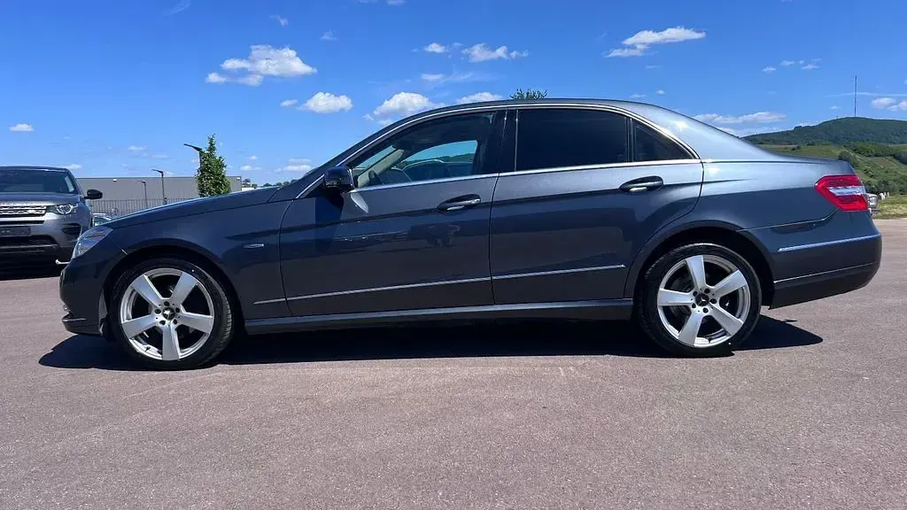 Używany Mercedes E220 170 KM (125 kW) 2012 Szary Sedan/Limuzyna