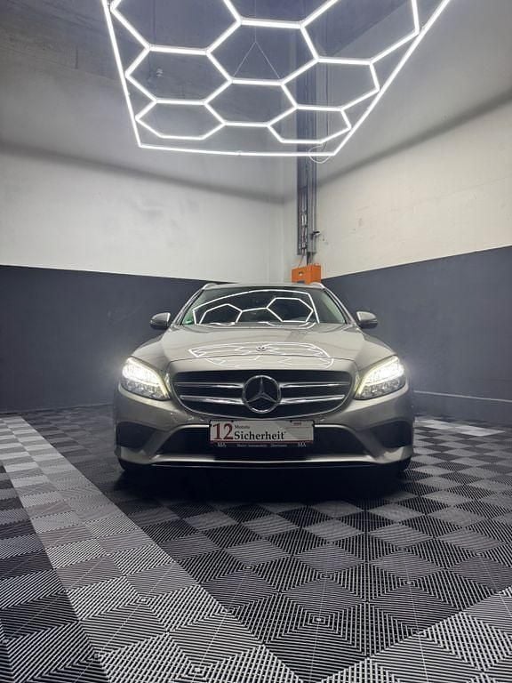 Gebraucht Mercedes C200 184 PS (135 kW) 2019 Silber Limousine