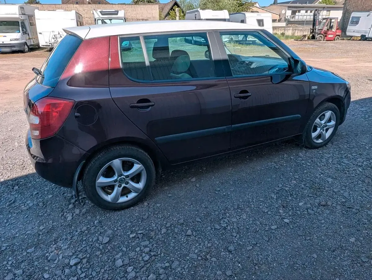 Gebraucht Skoda Fabia 70 PS (51 kW) 2012 Rot Limousine