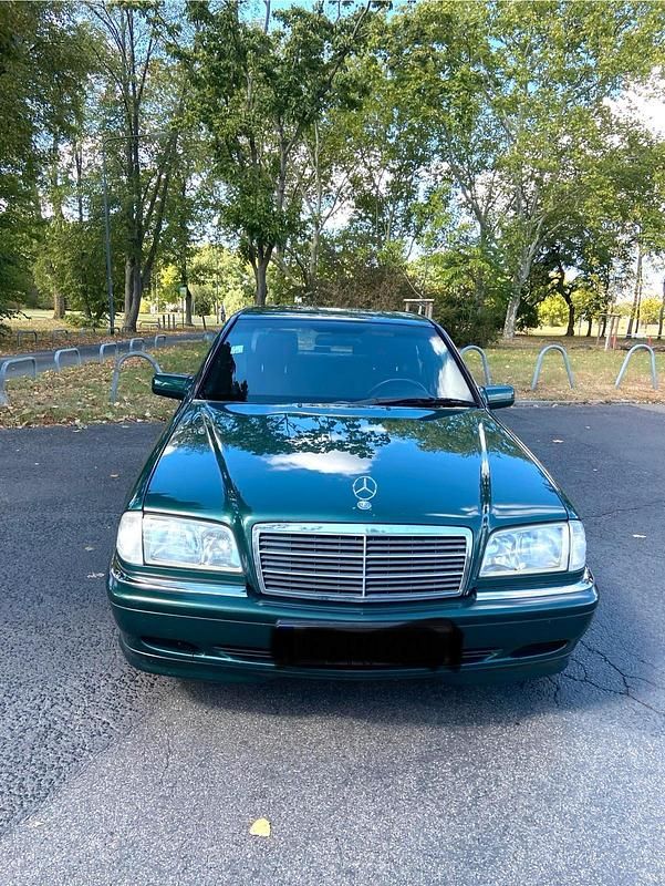 Grün Gebraucht 1999 Mercedes C240 Elegance Limousine | 3.999 € (Fairer Preis) - Bild 1/4
