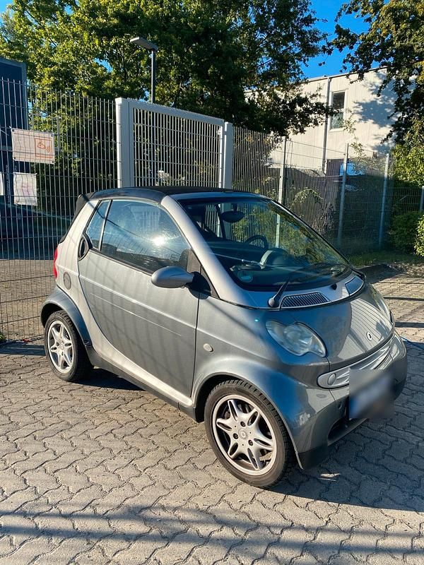 Grau Gebraucht 2003 Smart ForTwo Cabrio Cabrio | 2.999 € - Bild 1/4