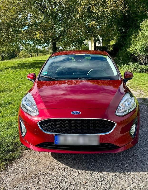 Rot Gebraucht 2017 Ford Fiesta Cool & Connect Kleinwagen | 10.000 € (Fairer Preis) - Bild 1/4
