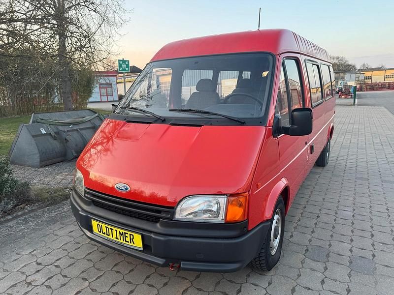 Second-hand Ford Transit 86 CP (63 kW) 1993 Roșu Monovolum