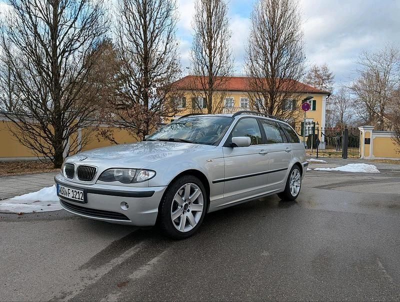 Silber Gebraucht 2003 BMW 330 Kombi | 6.300 € (Guter Preis) - Bild 1/4