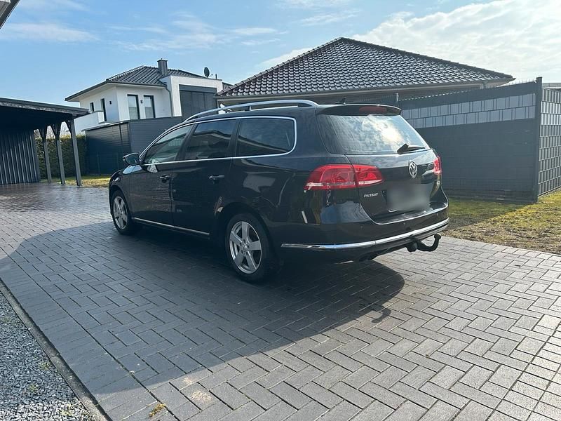 Gebraucht VW Passat 140 PS (102 kW) 2012 Schwarz Kombi