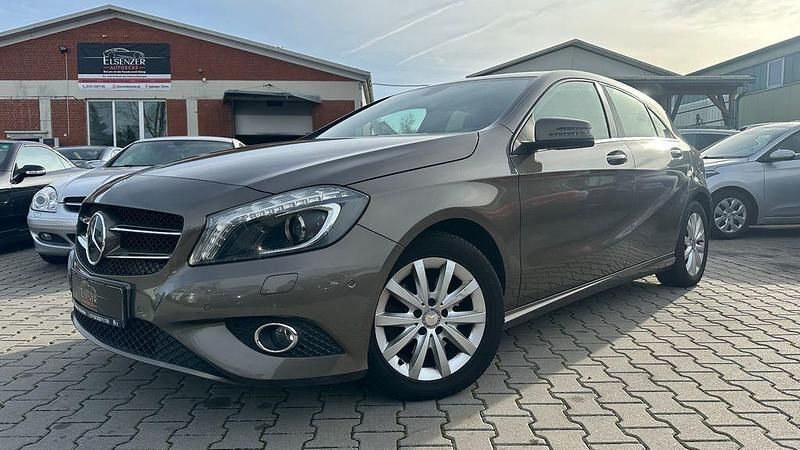 Grau Gebraucht 2014 Mercedes A180 Limousine | 10.999 € (Fairer Preis) - Bild 1/4