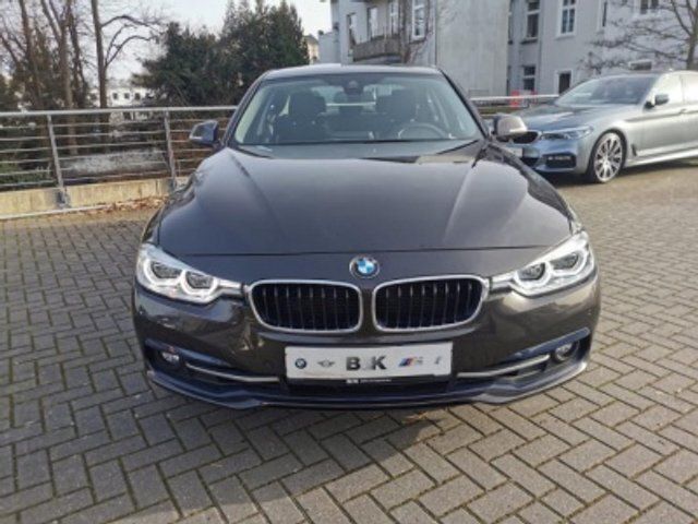 Gebraucht BMW 320 Sport Line 184 PS (135 kW) 2018 Braun metallic Limousine