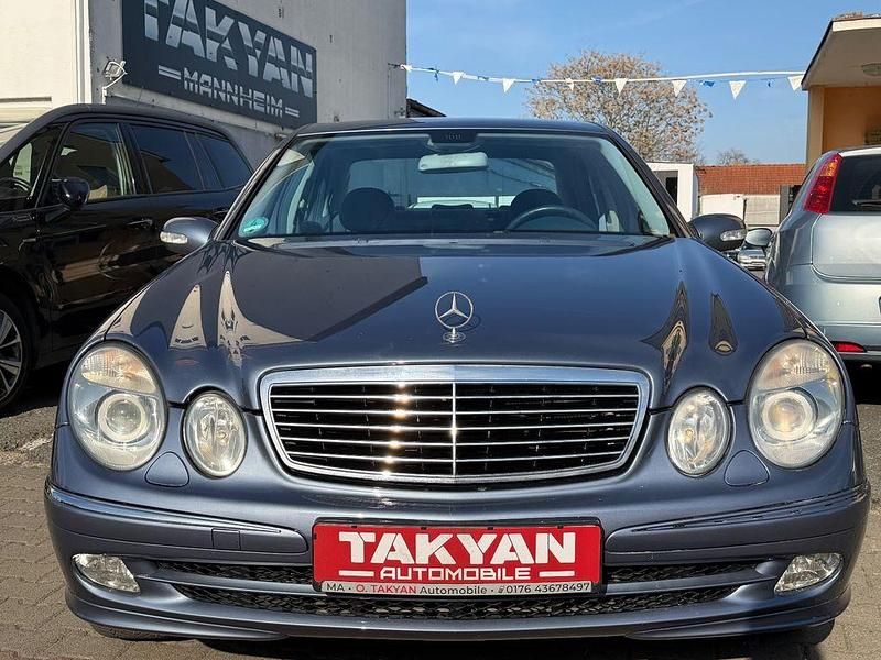 Gebraucht Mercedes E200 163 PS (119 kW) 2003 Blau Limousine