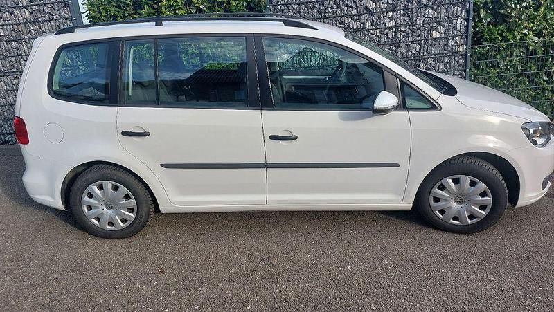Gebraucht VW Touran Trendline 105 PS (77 kW) 2012 Weiß Van / Kleinbus