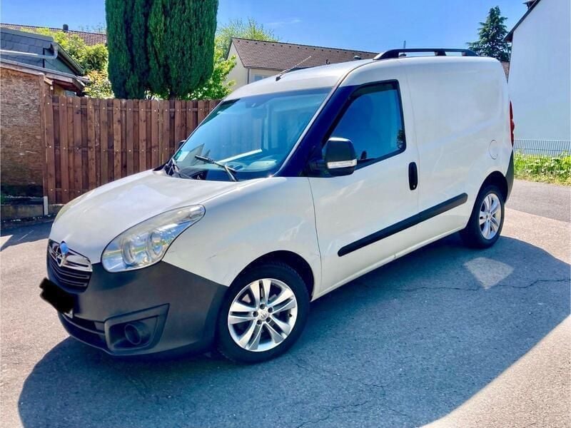 Weiß Gebraucht 2014 Opel Combo Van / Kleinbus | 7.890 € - Bild 1/4