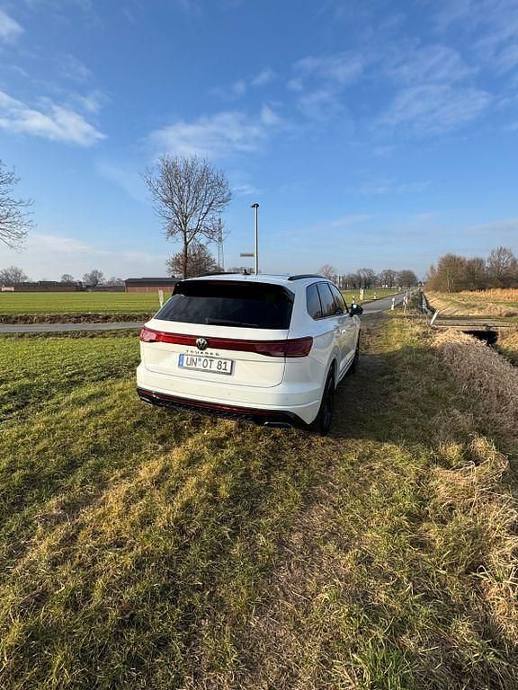 Gebraucht VW Touareg R-line 286 PS (210 kW) 2023 Weiß SUV