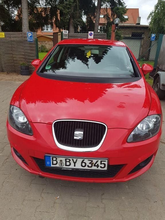 Rot Gebraucht 2010 Seat Leon Style Kleinwagen | 2.150 € (Guter Preis) - Bild 1/2