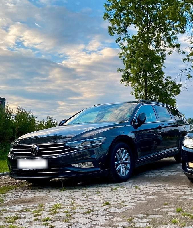 Gebraucht VW Passat 150 PS (110 kW) 2021 Grau Kombi