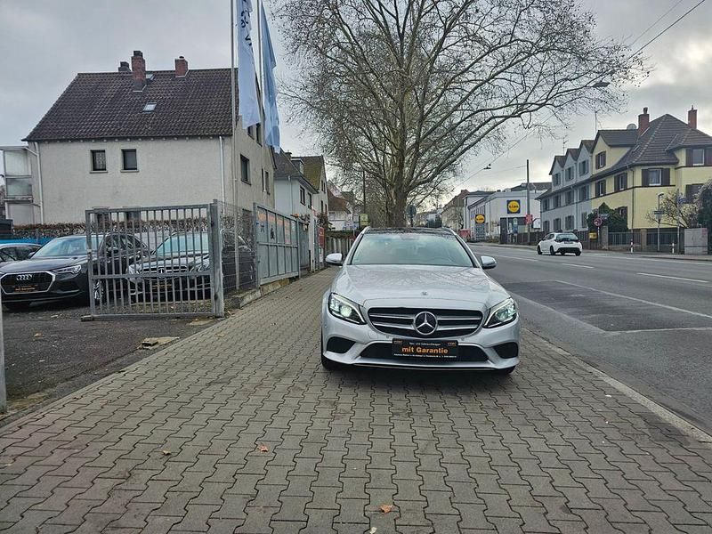 Iridiumsilber Gebraucht 2018 Mercedes C220 Kombi | 17.550 € (Fairer Preis) - Bild 1/4