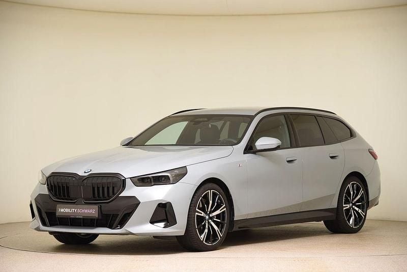 Brooklyn grau metallic Gebraucht 2025 BMW 540 M Sport Kombi | 69.780 € (Guter Preis) - Bild 1/4