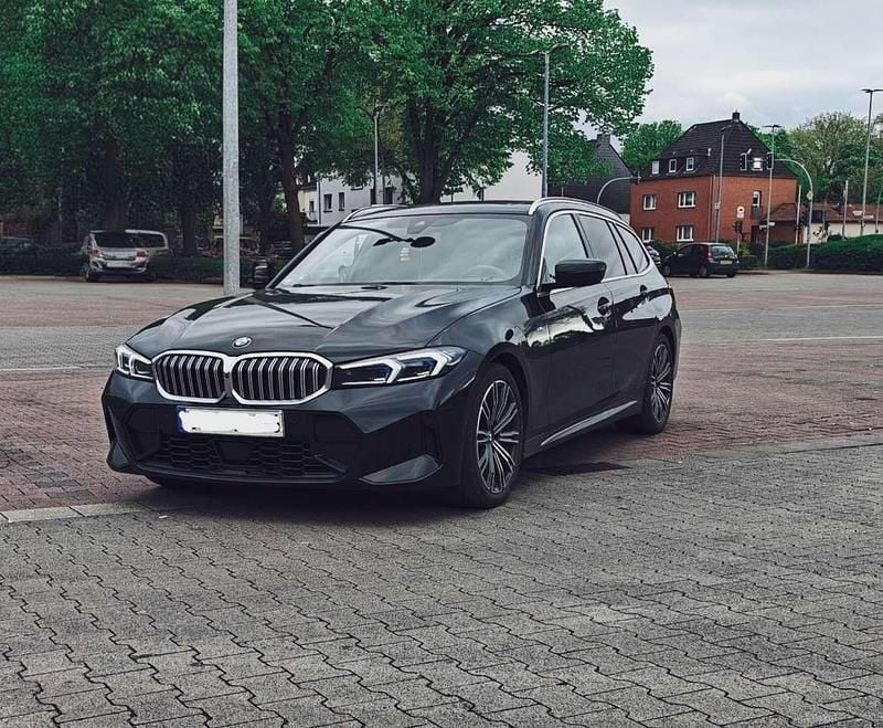 Gebraucht 2024 BMW 330 Kombi | 44.799 € (Guter Preis) - Bild 1/4