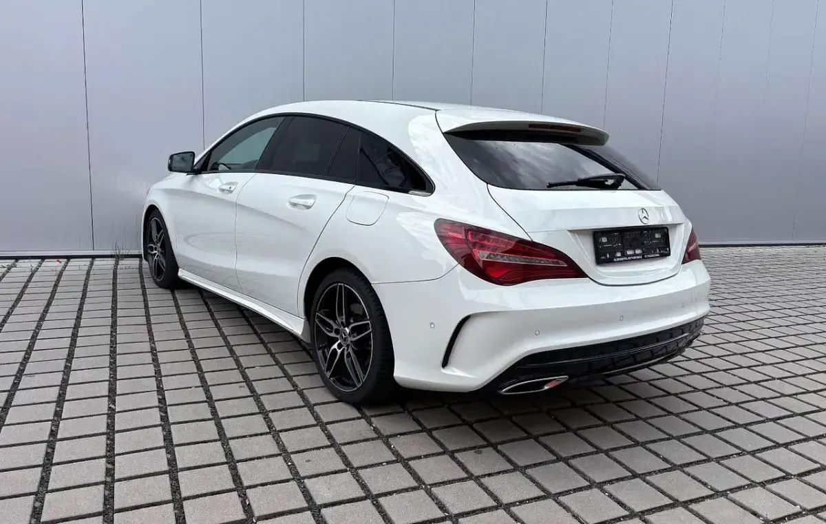 Gebraucht Mercedes CLA200 AMG 156 PS (114 kW) 2017 Calcitweiss/zirrusweiss Coupé