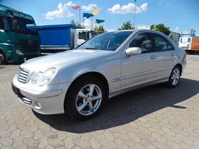 Silber Gebraucht 2005 Mercedes C230 Sport Edition Limousine | 8.925 € - Bild 1/4