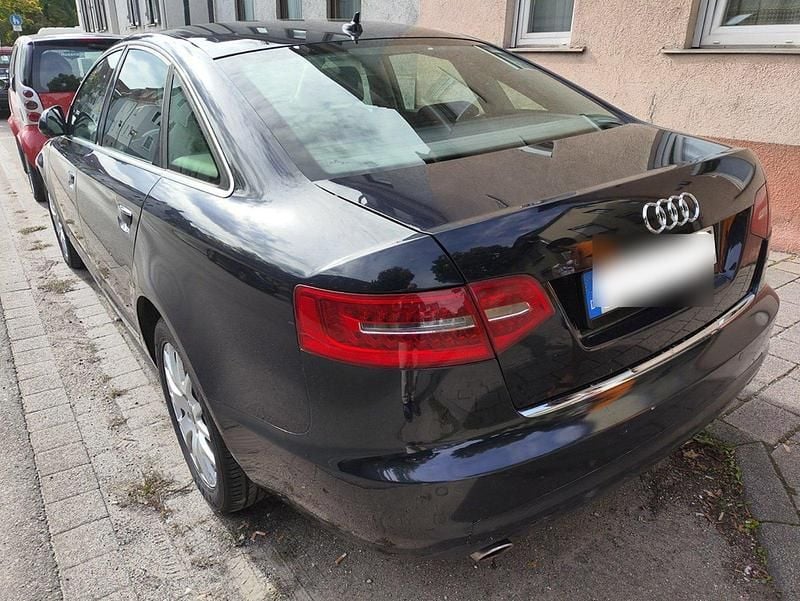 Gebraucht Audi A6 Ambiente 190 PS (139 kW) 2010 Blau Limousine