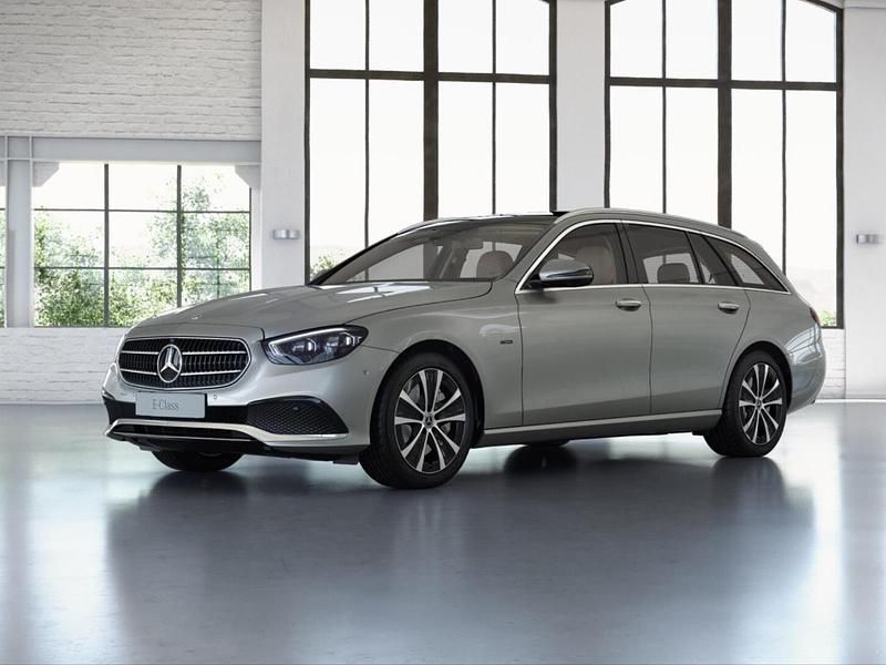 Mojavesilber metallic Gebraucht 2021 Mercedes E300 Avantgarde Kombi | 37.289 € (Teuer) - Bild 1/4