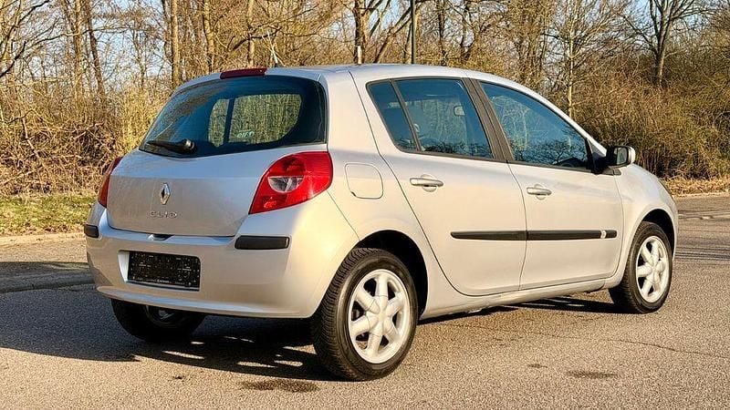Gebraucht Renault Clio III 79 PS (58 kW) 2007 Grau Limousine