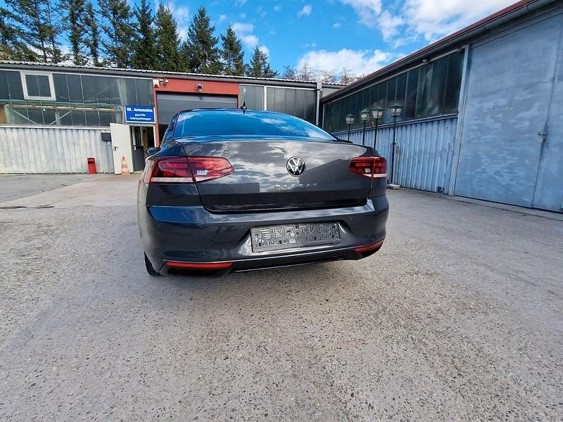 Gebraucht VW Passat 122 PS (89 kW) 2020 Grau Limousine