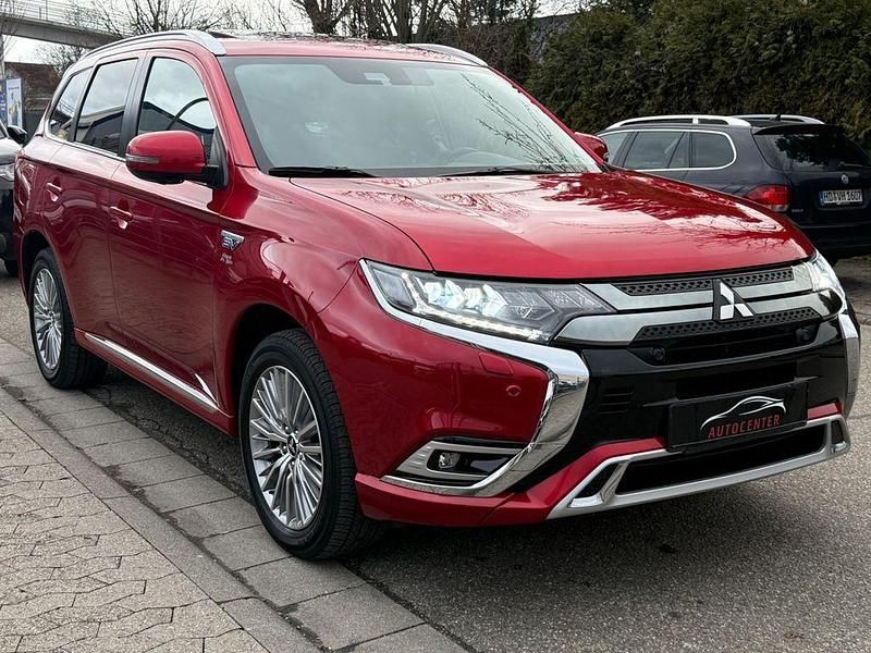 Gebraucht Mitsubishi Outlander P-HEV Top 224 PS (164 kW) 2021 Rot SUV