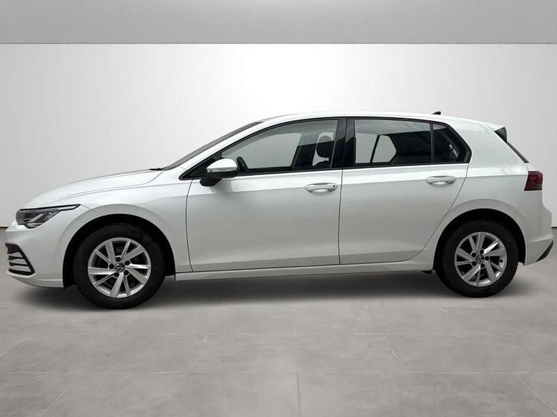 Gebraucht VW Golf VIII 131 PS (96 kW) 2022 Weiß Limousine