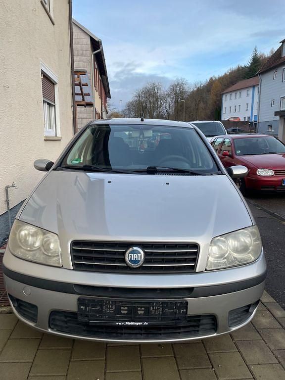 Silber Gebraucht 2004 Fiat Punto Dynamic Limousine | 900 € (Fairer Preis) - Bild 1/4