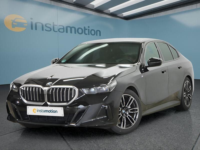 Schwarz Gebraucht 2024 BMW 520 Limousine | 52.949 € (Guter Preis) - Bild 1/4