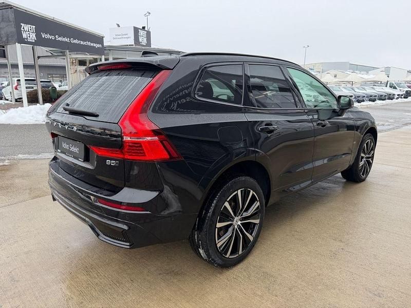 Gebraucht Volvo XC60 Ultimate 235 PS (172 kW) 2022 Onyx black / metallic SUV