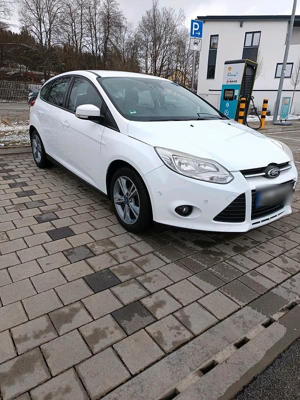 Gebraucht Ford Focus 125 PS (91 kW) 2015 Weiß Kombi