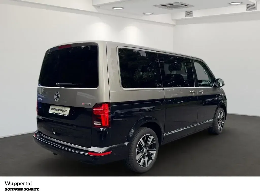 Gebraucht VW Multivan Highline 204 PS (150 kW) 2023 Schwarz Van / Kleinbus