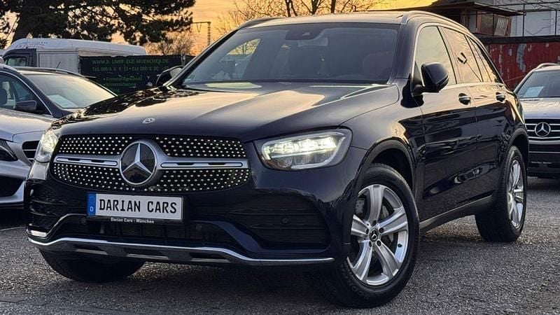 Blau Gebraucht 2020 Mercedes GLC200 AMG SUV | 37.990 € (Guter Preis) - Bild 1/4