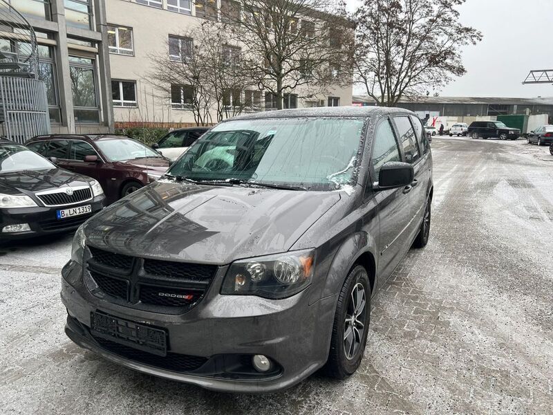 Grau Gebraucht 2017 Dodge Grand Caravan Van / Kleinbus | 15.990 € (Guter Preis) - Bild 1/4