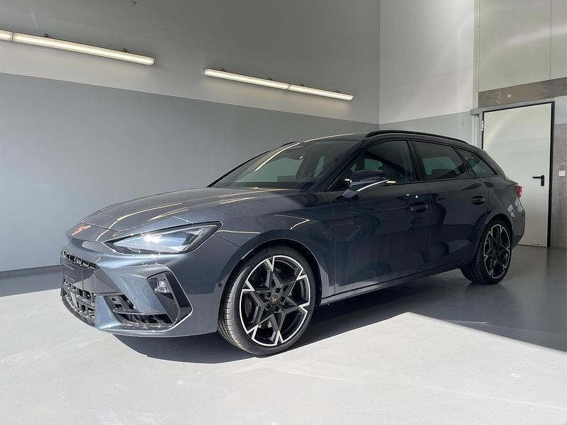 Neu Cupra Leon VZ3 333 PS (244 kW) 2025 [s7s7] magnetic grau metallic Limousine