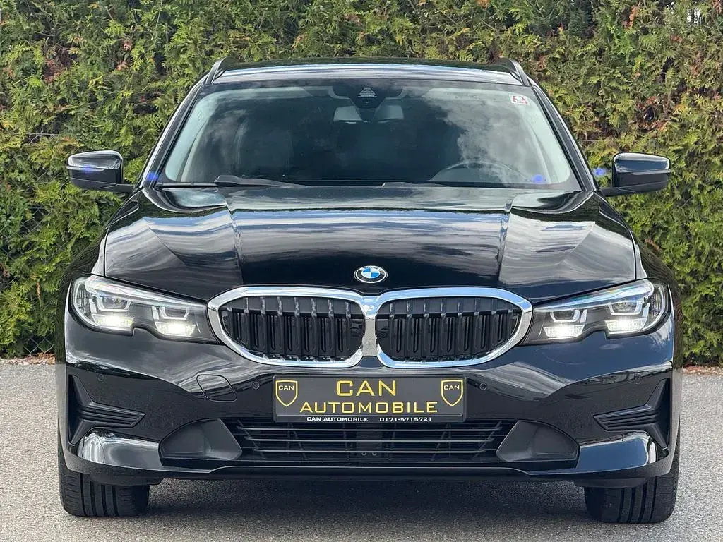 Gebraucht BMW 330e Sport Line 292 PS (214 kW) 2021 Schwarz Kombi