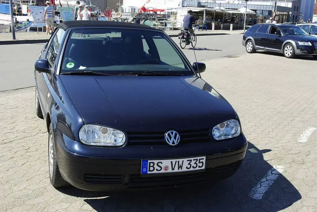 Gebraucht VW Golf Cabriolet Highline 116 PS (85 kW) 2001 Blau Cabrio