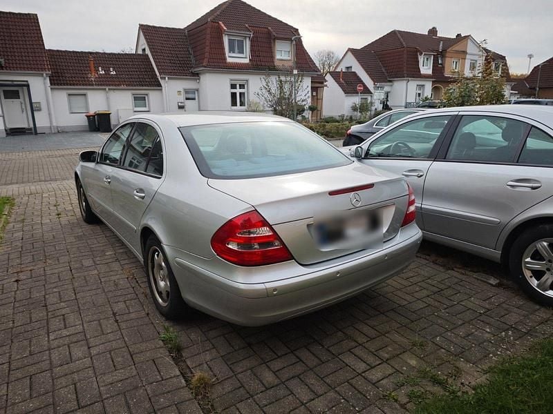 Gebraucht Mercedes E200 Classic 163 PS (119 kW) 2004 Silber Limousine