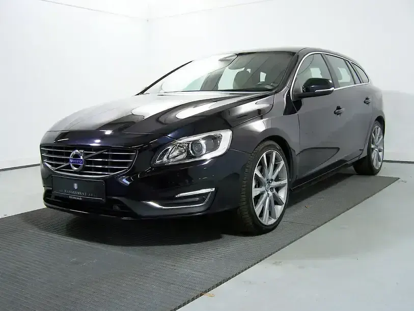 Gebraucht Volvo V60 Summum 181 PS (133 kW) 2015 Schwarz Kombi
