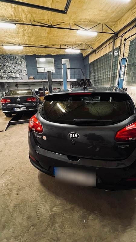 Gebraucht Kia Ceed 100 PS (73 kW) 2015 Grau Kleinwagen