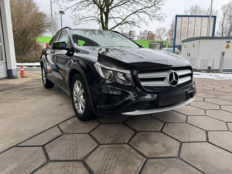 Gebraucht Mercedes GLA200 136 PS (100 kW) 2016 Schwarz SUV