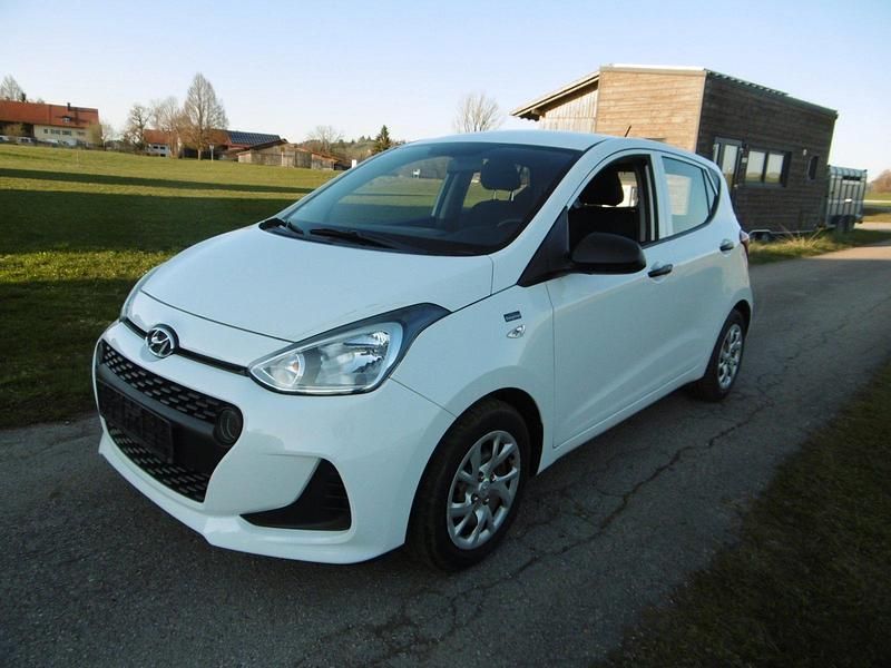 Gebraucht Hyundai i10 67 PS (49 kW) 2017 Weiß Kleinwagen